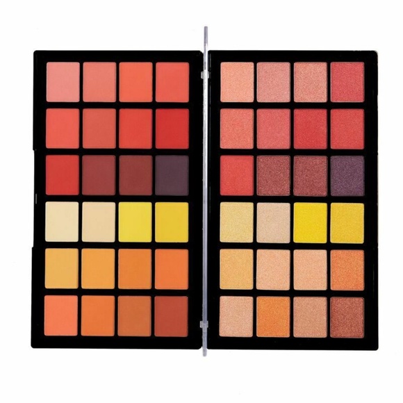Makeup Revolution Colour Book CB03 Shadow Palette - Picture 1 of 2